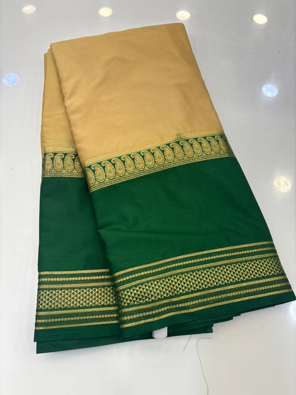 Beige SEMI CRAPE 2D BENTEX border