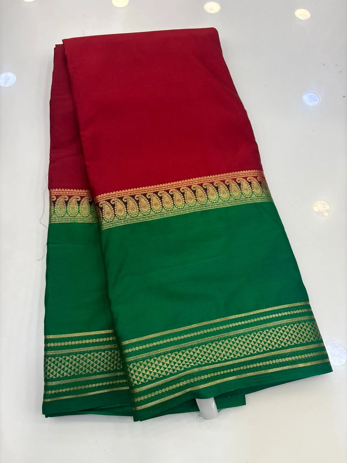 Red SEMI CRAPE 2D BENTEX border