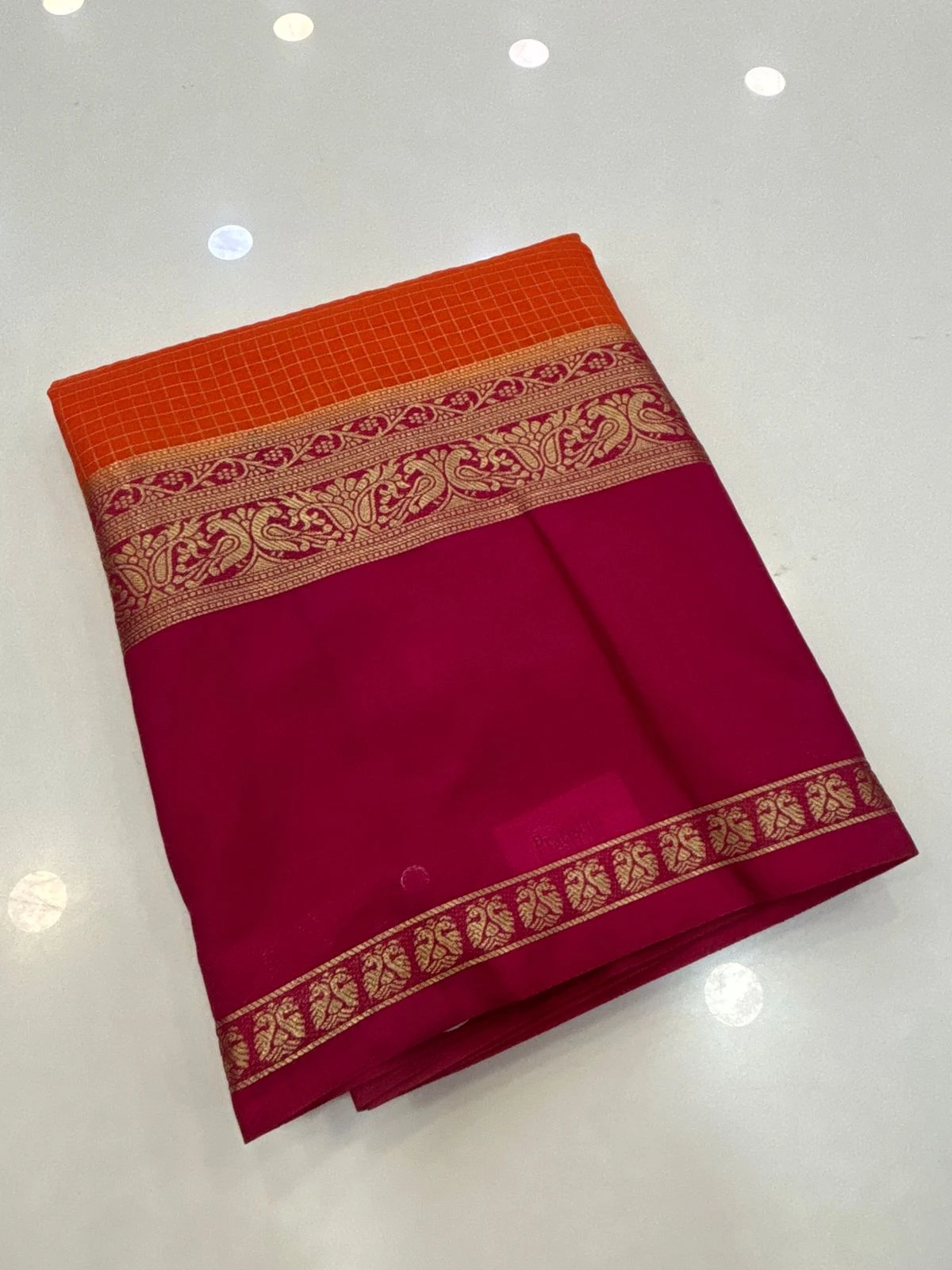 SEMI CRAPE Checks 2D BENTEX border