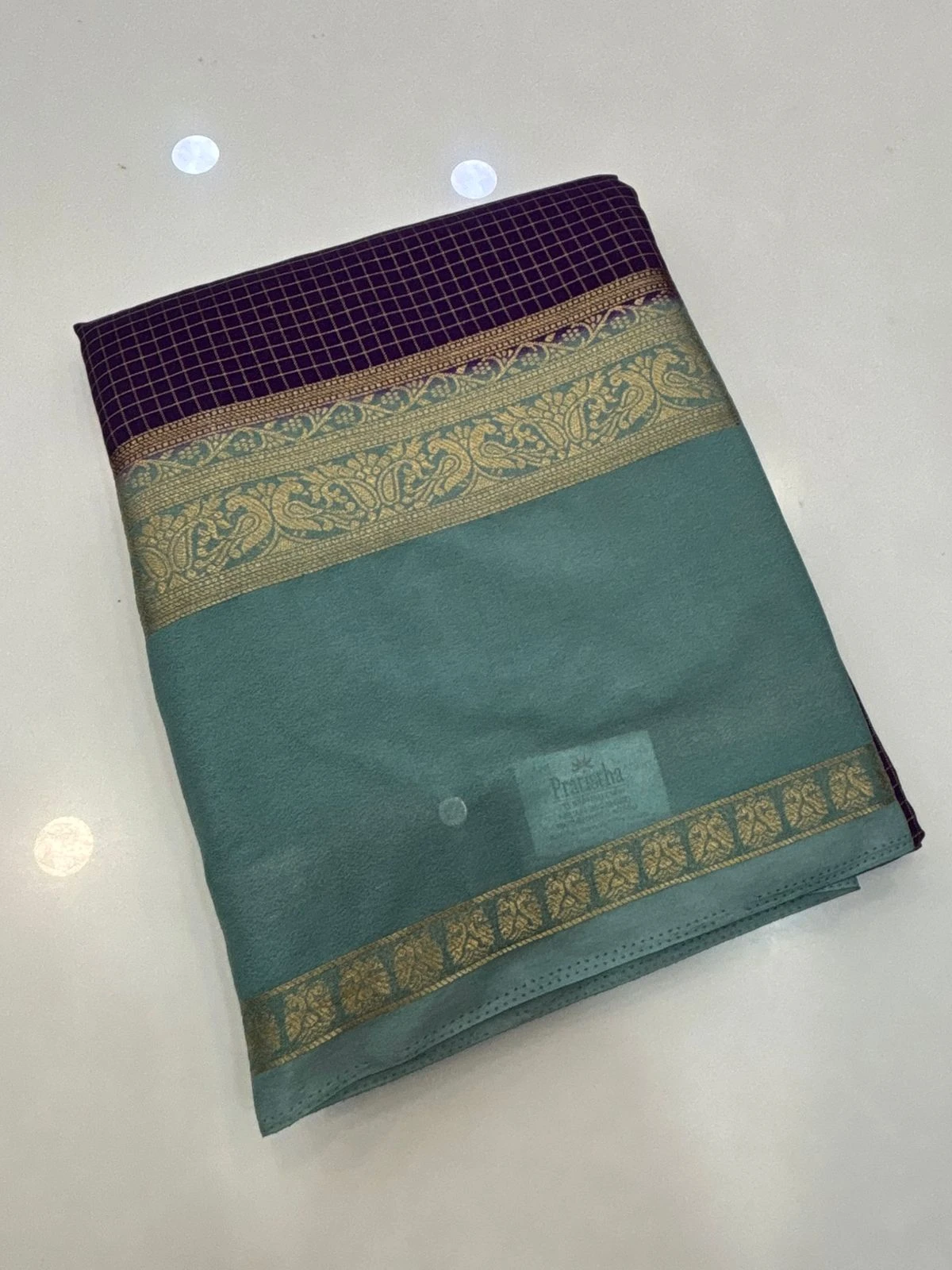SEMI CRAPE Checks 2D BENTEX border